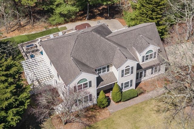 66 Frog Pond Close, Mashpee, MA 02649