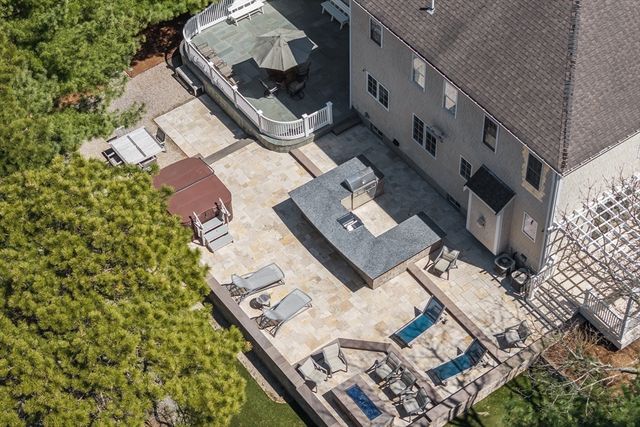 66 Frog Pond Close, Mashpee, MA 02649