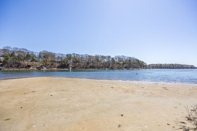 66 Frog Pond Close, Mashpee, MA 02649