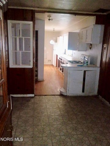 332 E Lake Street, Toledo, OH 43608