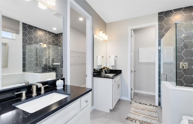 5643 FLAME VINE WAY, St Cloud, FL 34771