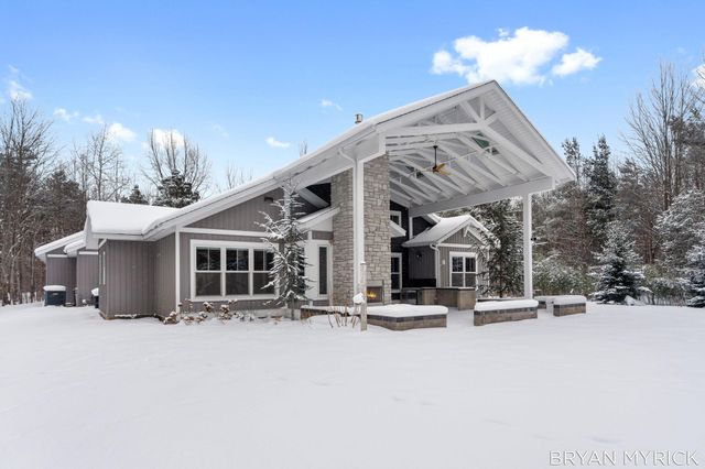 4656 Arbor Trail, Laketown Twp, MI 49423