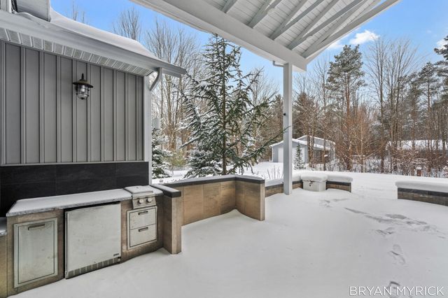 4656 Arbor Trail, Laketown Twp, MI 49423