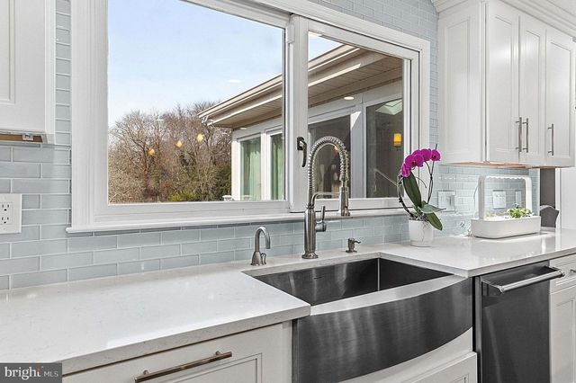 11 N WOODLEIGH DR, Cherry Hill, NJ 08003