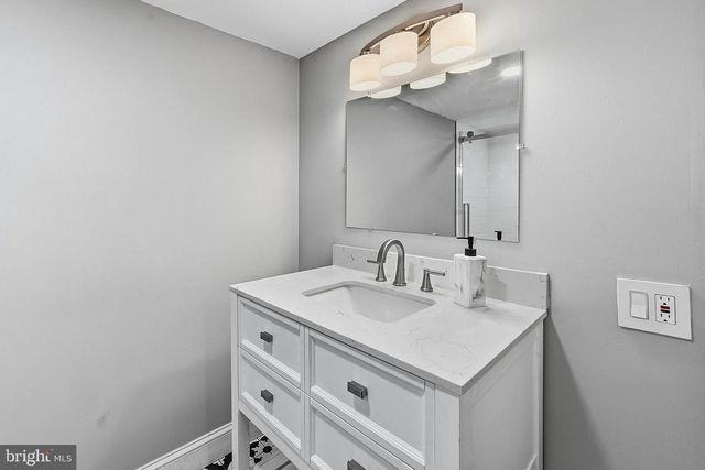 11 N WOODLEIGH DR, Cherry Hill, NJ 08003
