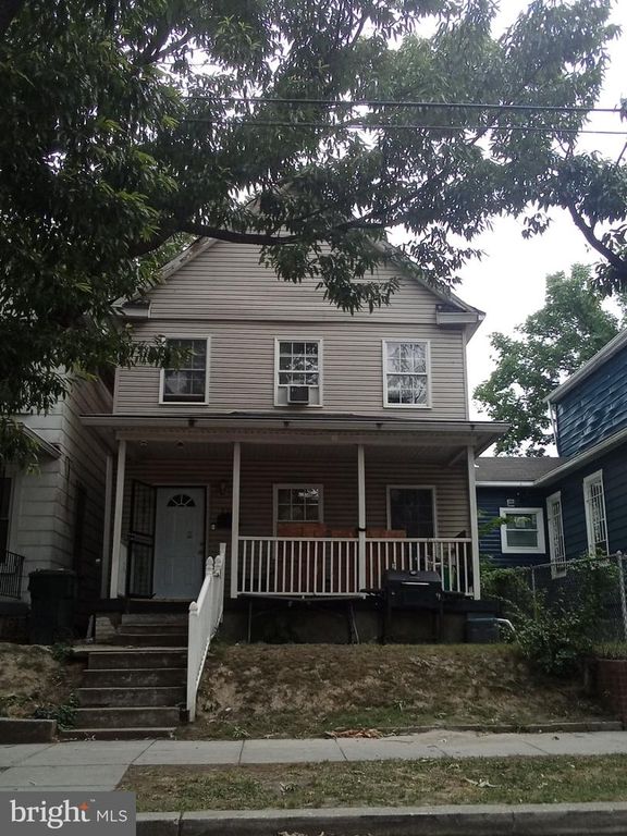 350 RALEIGH ST SE, Washington, DC 20032
