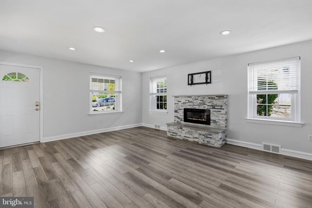 525 BROADVIEW RD, Upper Darby, PA 19082