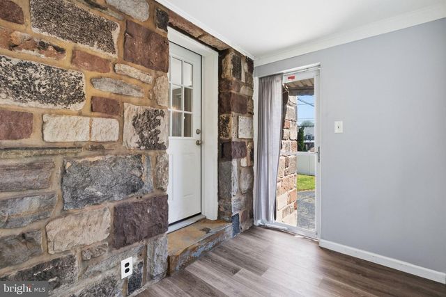 525 BROADVIEW RD, Upper Darby, PA 19082