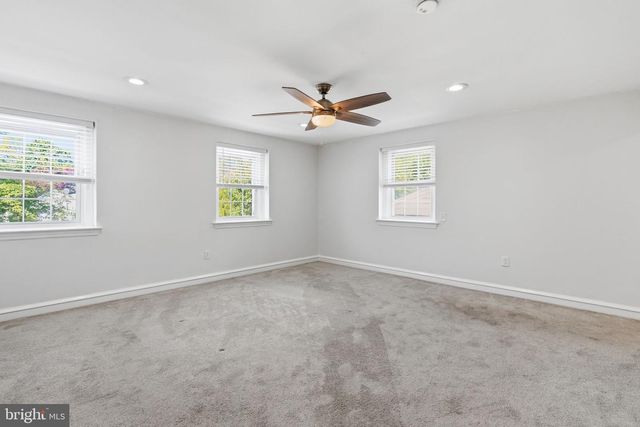525 BROADVIEW RD, Upper Darby, PA 19082
