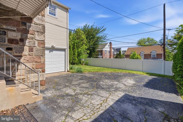 525 BROADVIEW RD, Upper Darby, PA 19082