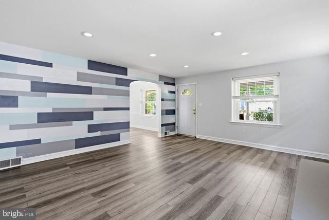 525 BROADVIEW RD, Upper Darby, PA 19082