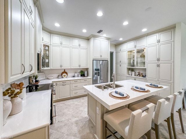 6867 Saona CT, Naples, FL 34113