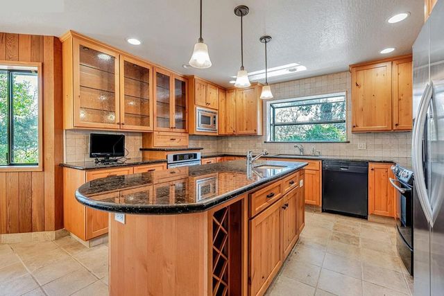 4607 Archerdale Rd, Linden, CA 95236