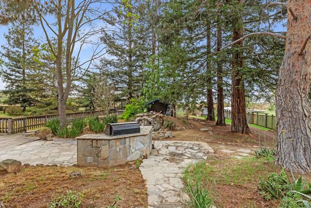 4607 Archerdale Rd, Linden, CA 95236