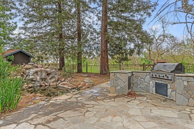 4607 Archerdale Rd, Linden, CA 95236