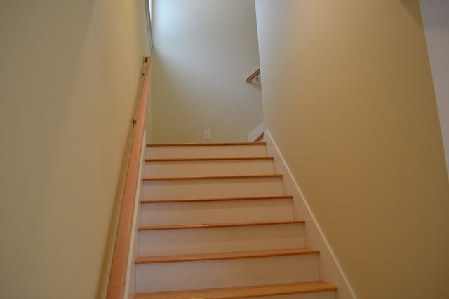 23 Leslie Rd, Worcester, MA 01605