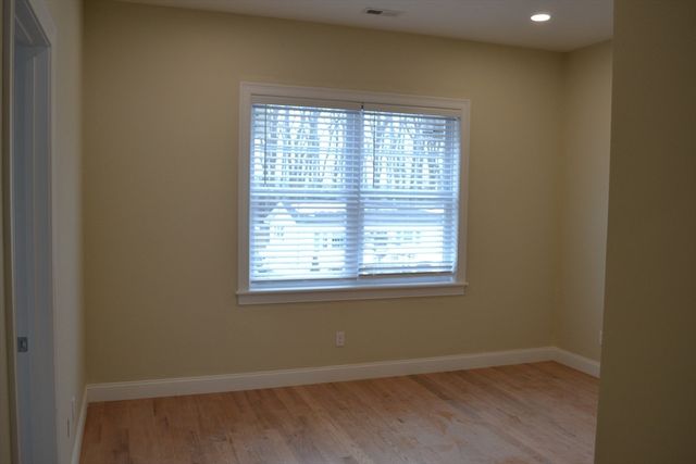 23 Leslie Rd, Worcester, MA 01605