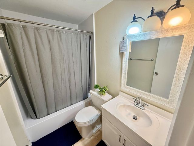 2612 HIDDEN LAKE DRIVE N D, Sarasota, FL 34237
