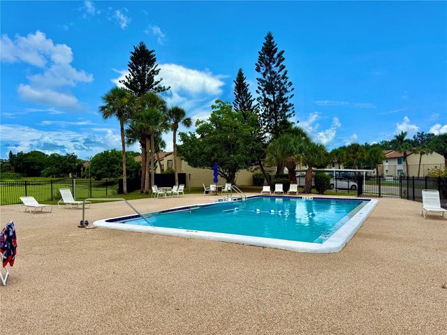 2612 HIDDEN LAKE DRIVE N D, Sarasota, FL 34237