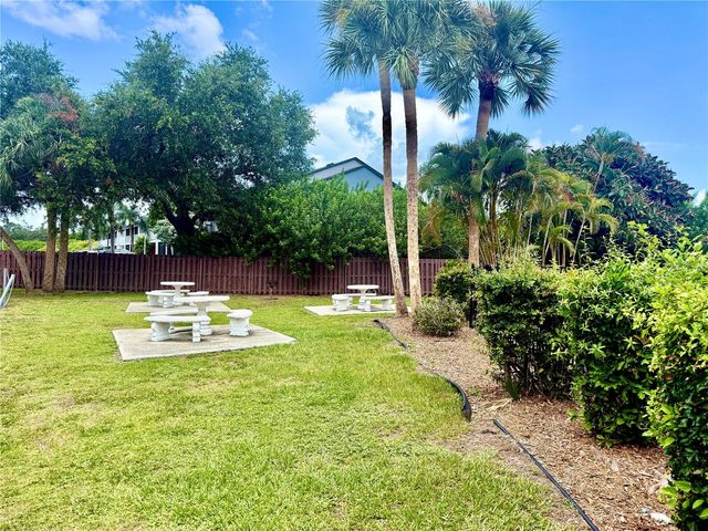 2612 HIDDEN LAKE DRIVE N D, Sarasota, FL 34237