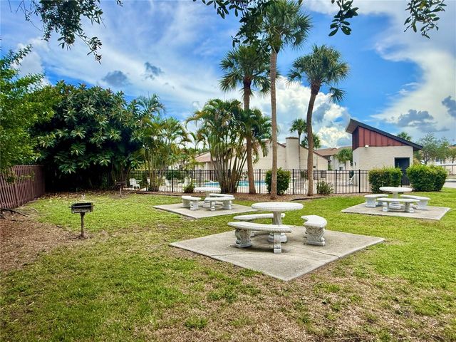 2612 HIDDEN LAKE DRIVE N D, Sarasota, FL 34237