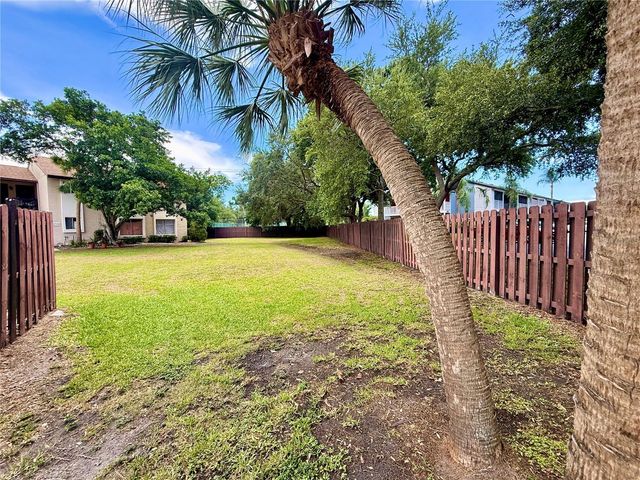 2612 HIDDEN LAKE DRIVE N D, Sarasota, FL 34237
