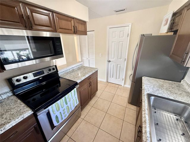 2612 HIDDEN LAKE DRIVE N D, Sarasota, FL 34237