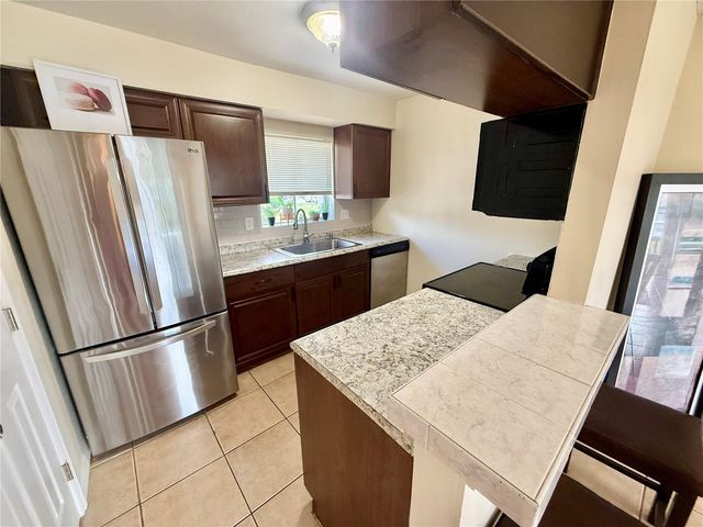 2612 HIDDEN LAKE DRIVE N D, Sarasota, FL 34237