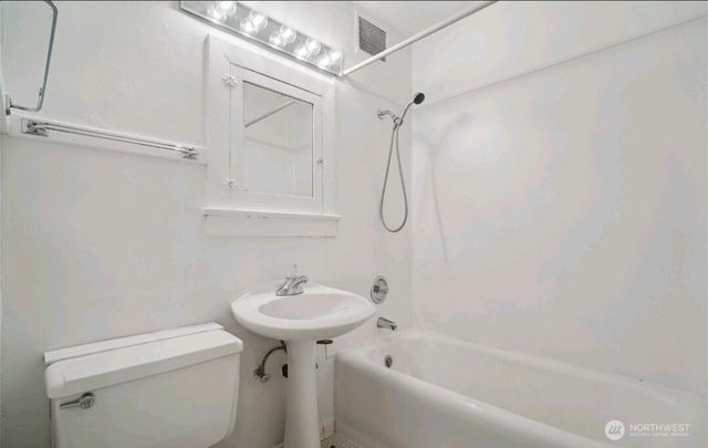 315 12th Avenue E, Seattle, WA 98102