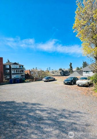 315 12th Avenue E, Seattle, WA 98102