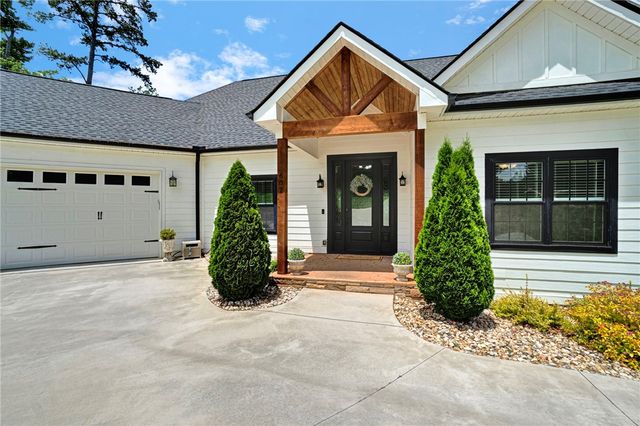 602 W Pine Court, Seneca, SC 29672
