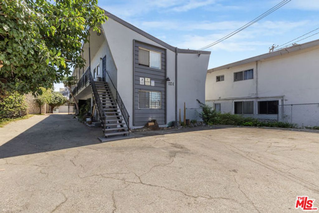 1124 W 117th Street, Los Angeles, CA 90044