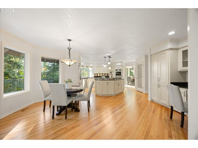 18520 DELENKA Ln, Lake Oswego, OR 97034