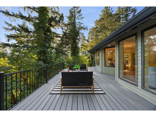 18520 DELENKA Ln, Lake Oswego, OR 97034
