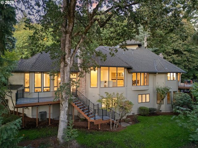 18520 DELENKA Ln, Lake Oswego, OR 97034