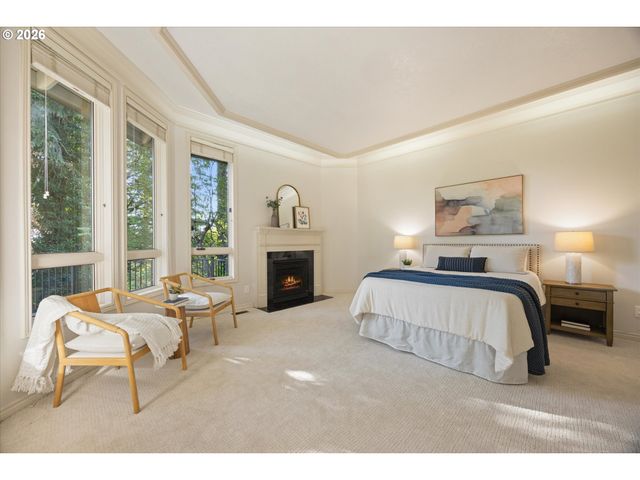 18520 DELENKA Ln, Lake Oswego, OR 97034
