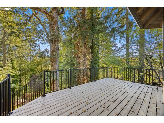 18520 DELENKA Ln, Lake Oswego, OR 97034