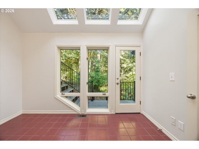 18520 DELENKA Ln, Lake Oswego, OR 97034