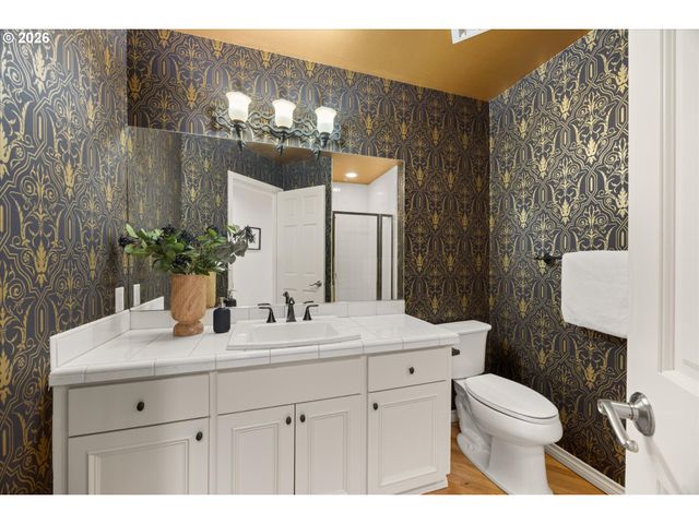 18520 DELENKA Ln, Lake Oswego, OR 97034