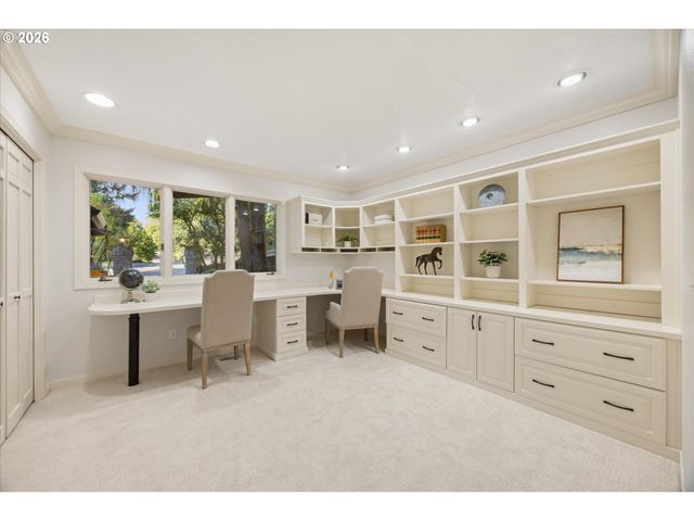 18520 DELENKA Ln, Lake Oswego, OR 97034
