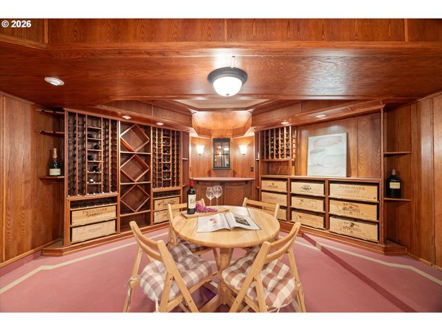 18520 DELENKA Ln, Lake Oswego, OR 97034