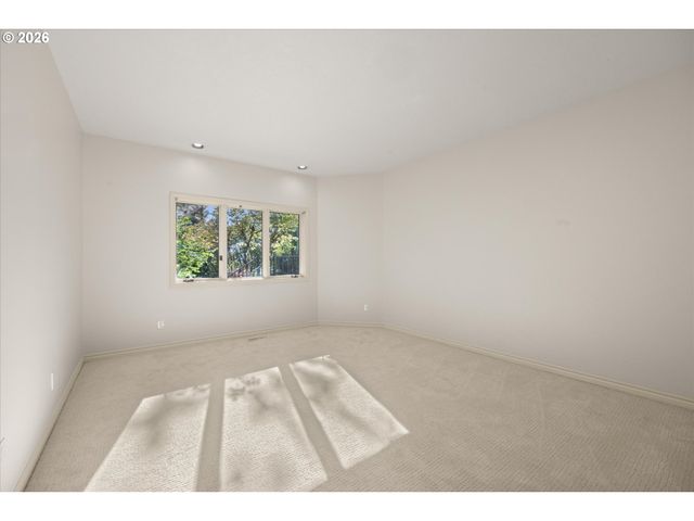 18520 DELENKA Ln, Lake Oswego, OR 97034