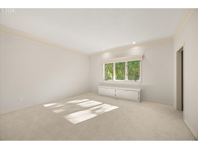 18520 DELENKA Ln, Lake Oswego, OR 97034
