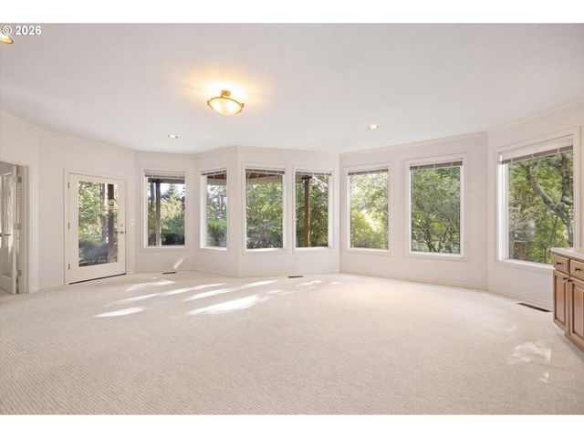 18520 DELENKA Ln, Lake Oswego, OR 97034