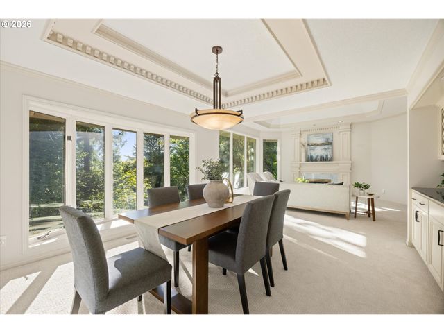 18520 DELENKA Ln, Lake Oswego, OR 97034