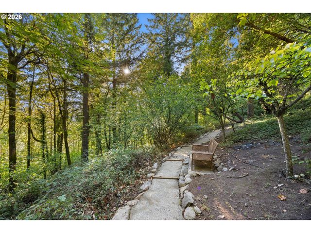 18520 DELENKA Ln, Lake Oswego, OR 97034
