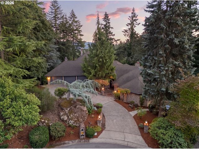 18520 DELENKA Ln, Lake Oswego, OR 97034