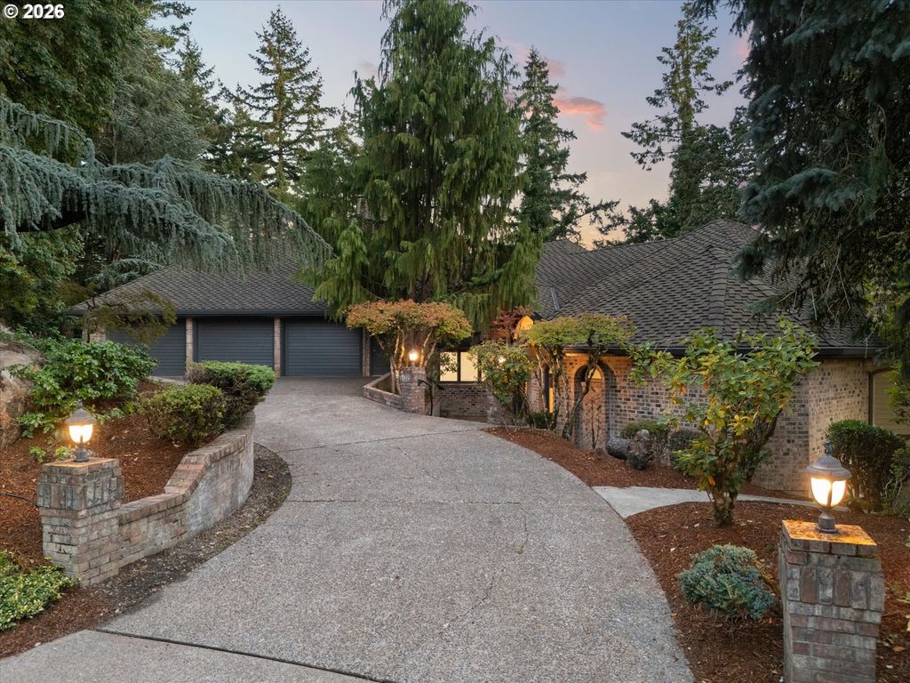 18520 DELENKA Ln, Lake Oswego, OR 97034