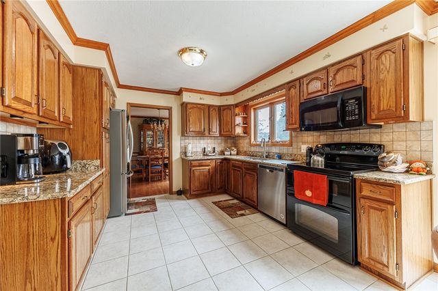 115 Queensland Drive, Gates, NY 14559