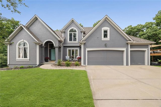 5812 MANOR Lane, Parkville, MO 64152